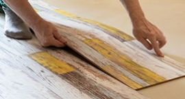 Укладка клеевых пробковых напольных покрытий