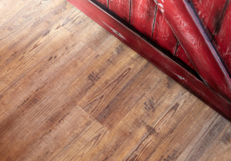 Крафтовая гостиная с солнечной кухней