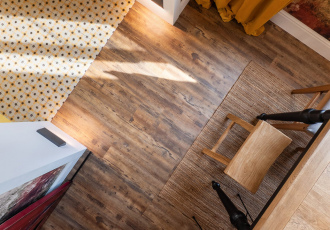 Крафтовая гостиная с солнечной кухней