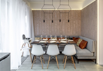 КУХНЯ С ПРОБКОВОЙ СТОЛОВОЙ