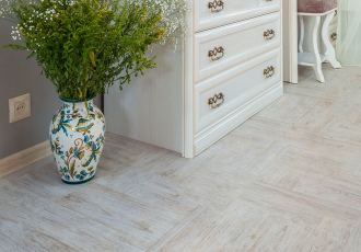 Спальня в двух стилях