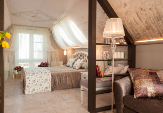 Спальня в двух стилях