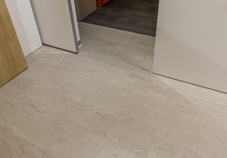 Гостиная под деревянной волной