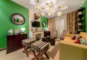 Зеленая гостиная с носорогом