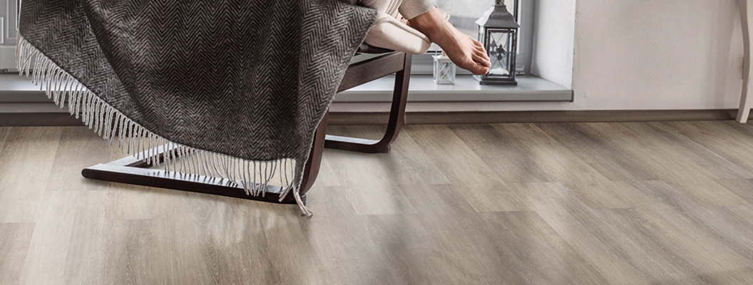 viniloviy pol v interiere